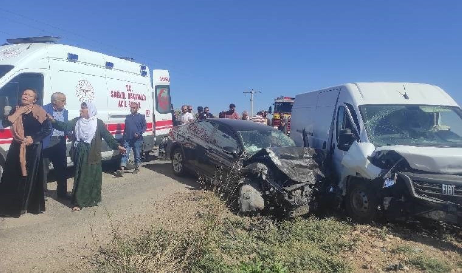 Mardin’de feci kaza: Minibüs ile otomobil çarpıştı!