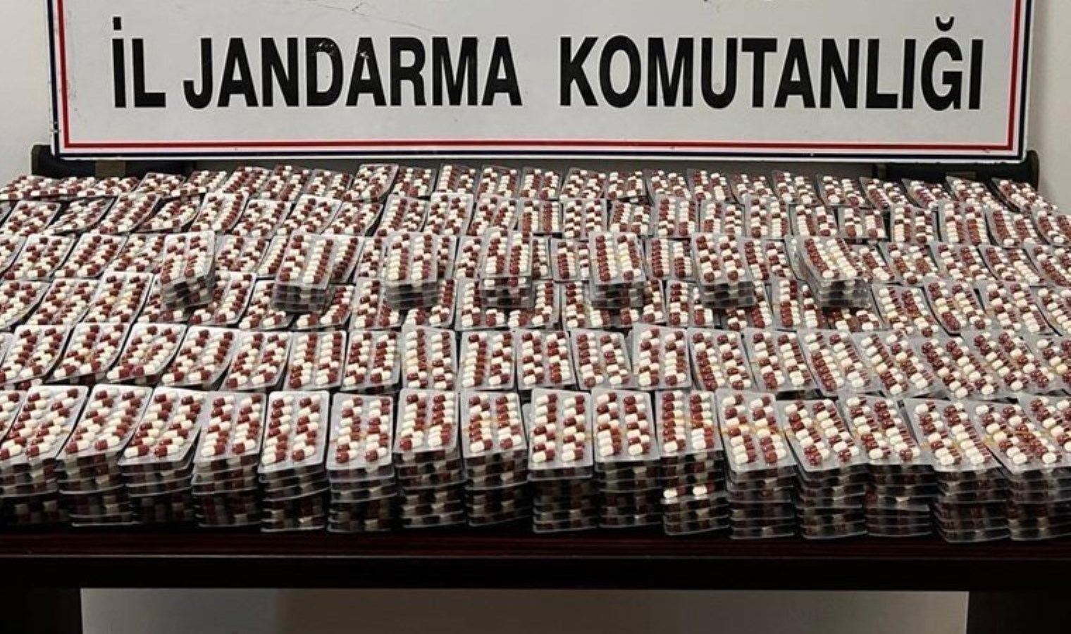 Mersin’de ’25 bin adet’ uyuşturucu hap ele geçirildi