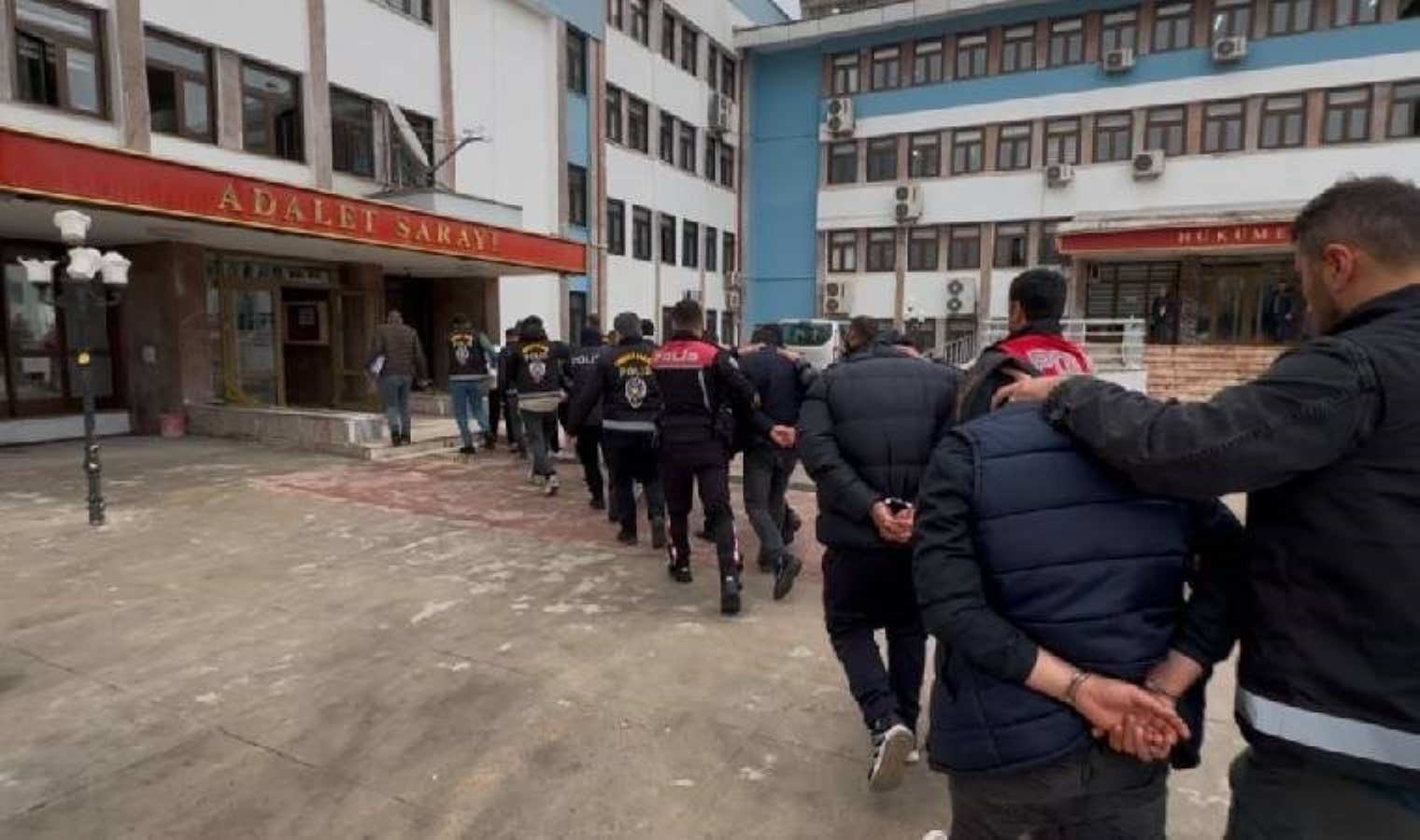 Milyonluk vurgun… Yaşlıları dolandıran çeteye operasyon!