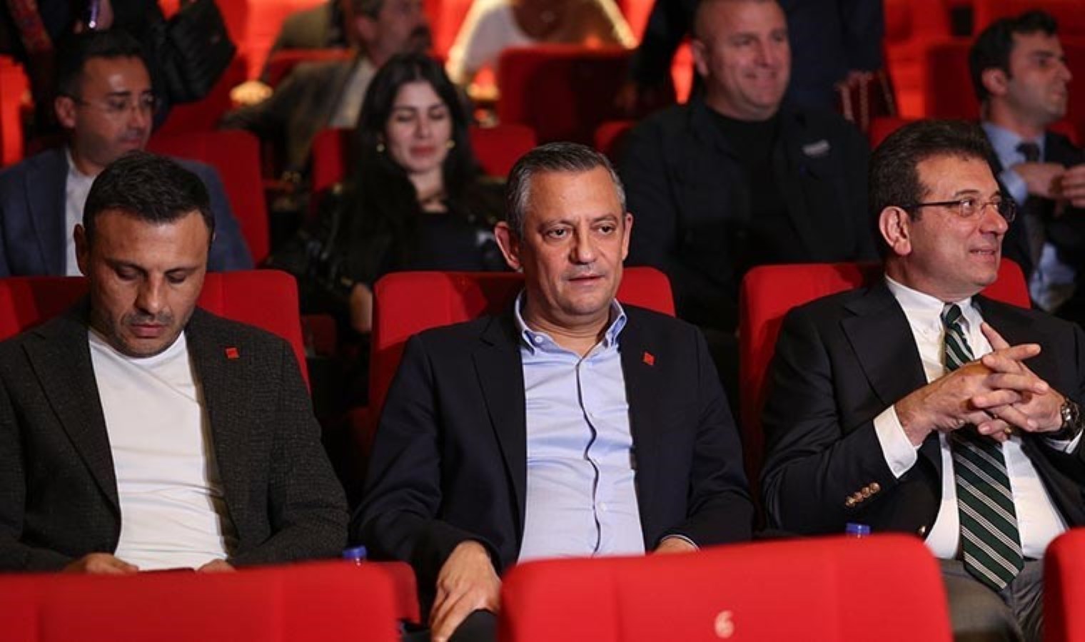 Özgür Özel, ‘Bir Cumhuriyet Şarkısı’ filmini izledi