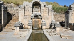 Perge’deki antik çeşmeden 1800 yıl sonra su akmaya başladı