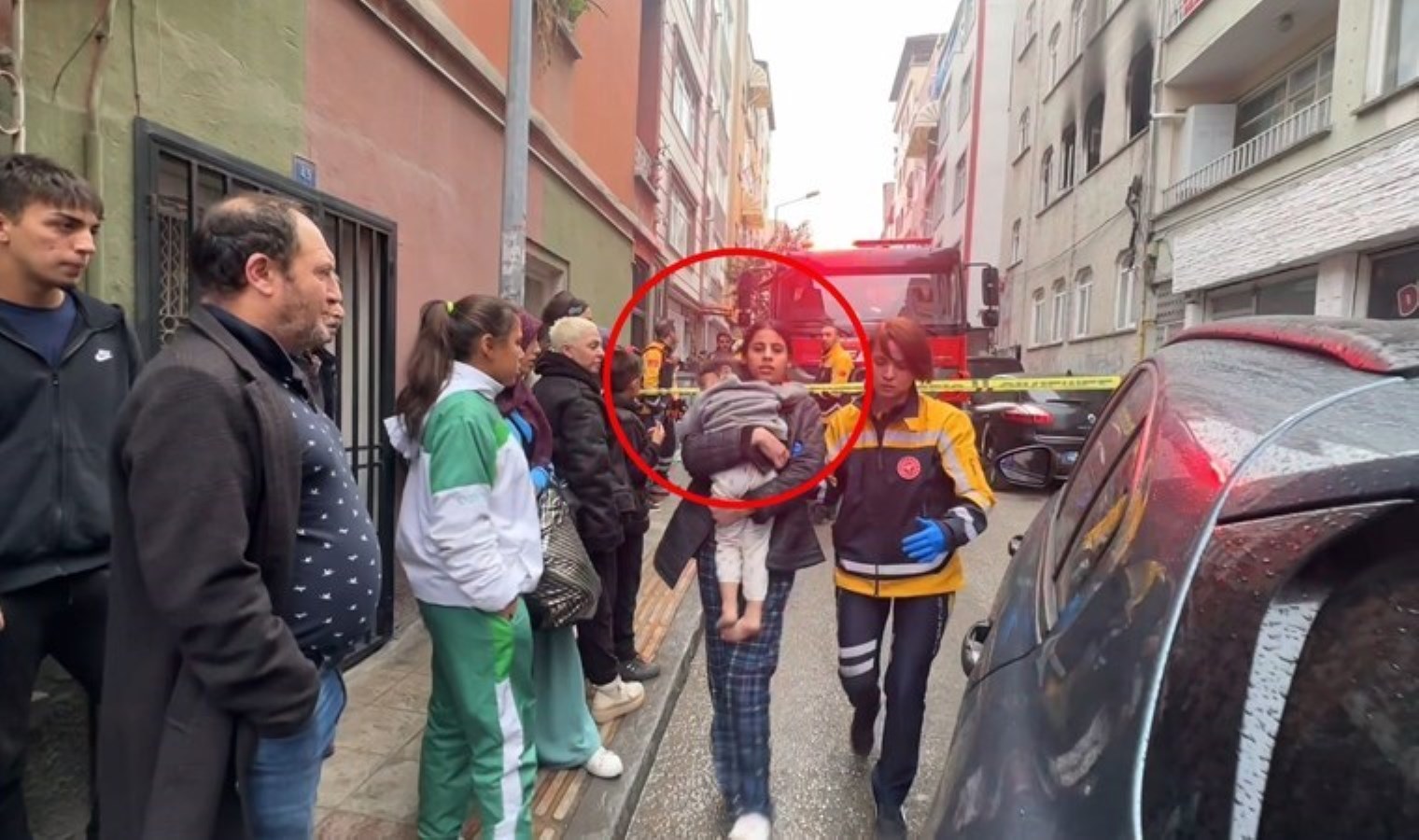 Samsun’da hareketli dakikalar… Yanıcı madde ile oynayan çocuklar evi yaktı: 3’ü çocuk 4 kişi dumandan etkilendi!