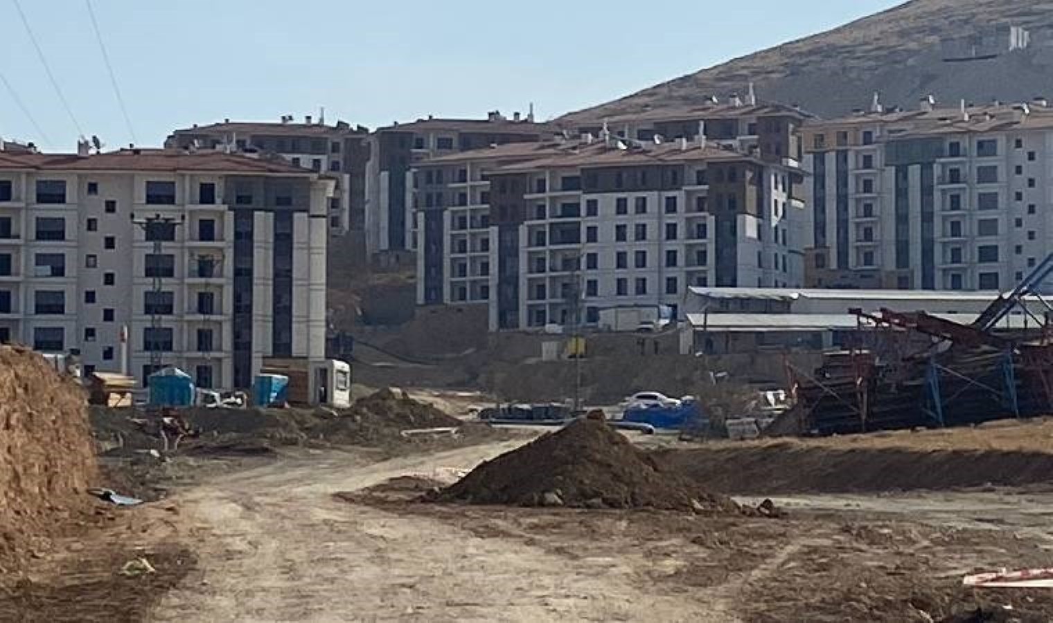 Şantiyede korkunç olay… İki çocuk iş makinesinin altında kaldı!