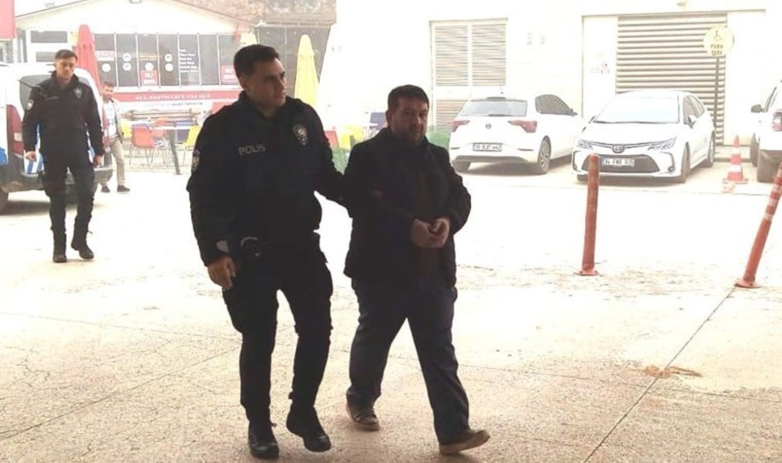 Serbest bırakmışlardı… Eşini çekiçle ağır yaralayan erkek yeniden gözaltında