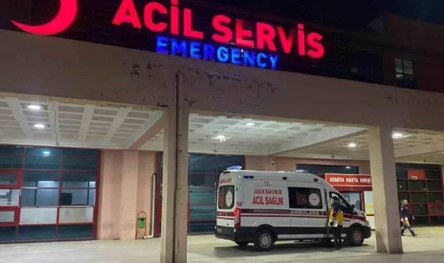 Siirt’te gıda zehirlenmesi şüphesi: 14 öğrenci hastanelik oldu!