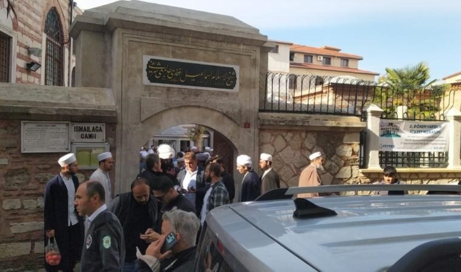 Son Dakika… İsmailağa Camii’nin önünde havaya ateş açıldı