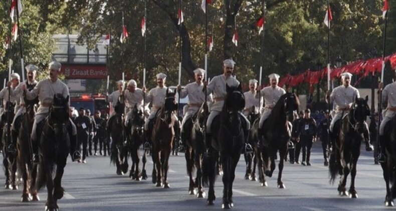 TBMM önünden ilk Meclis binasına ’29 Ekim’ korteji