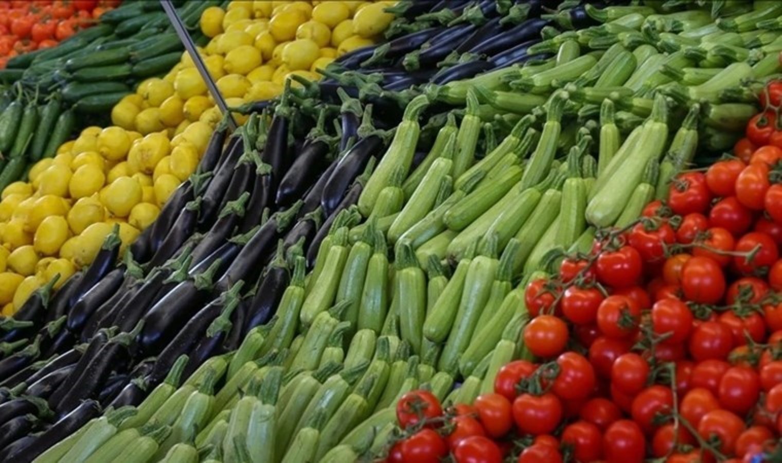 Tezgahlarda kış zammı: Domates ve biber fiyatları cep yakıyor!