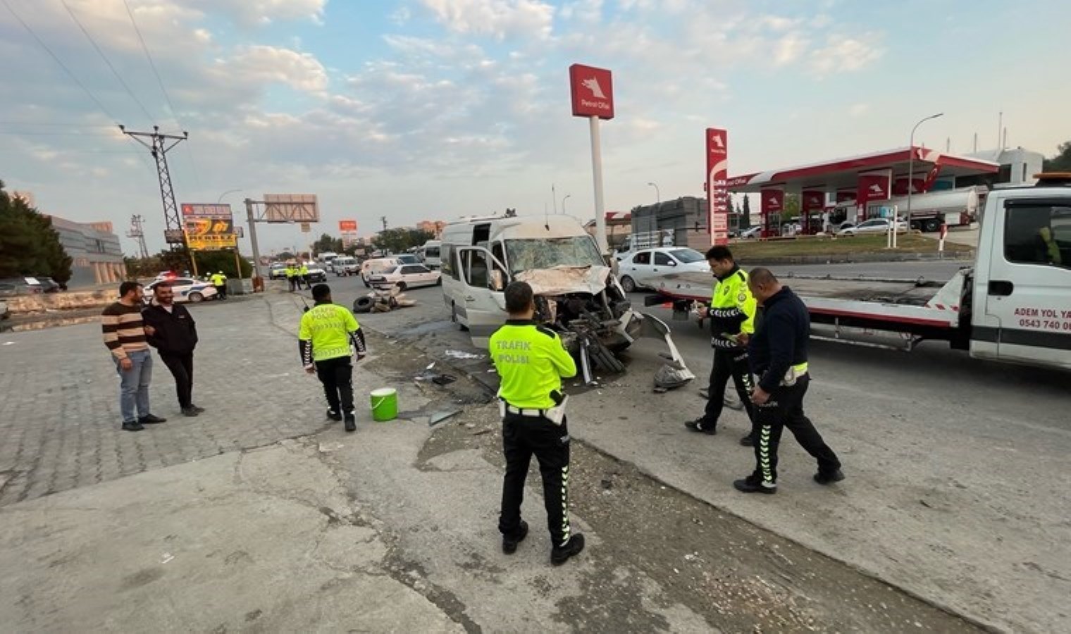 TIR ile minibüs çarpıştı: Çok sayıda yaralı var!