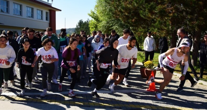 Üniversite öğrencilerinden 29 Ekim’de büyük jest: Cumhuriyet Bayramı için bin 923 metre koştular