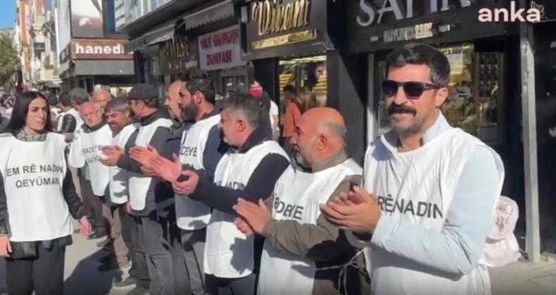 Van’da çok sayıda yurttaş ”iradeye saygı” zinciri oluşturdu