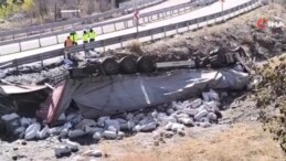 Yayla yolu yine can aldı: TIR şarampole yuvarlandı, araçtan atlayan sürücü hayatını kaybetti