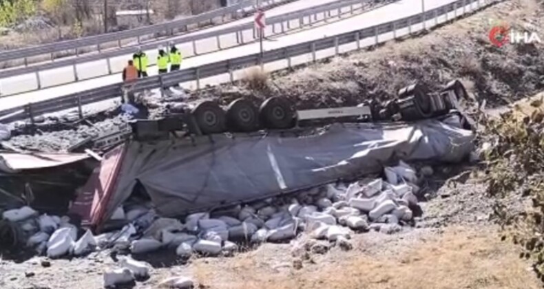 Yayla yolu yine can aldı: TIR şarampole yuvarlandı, araçtan atlayan sürücü hayatını kaybetti