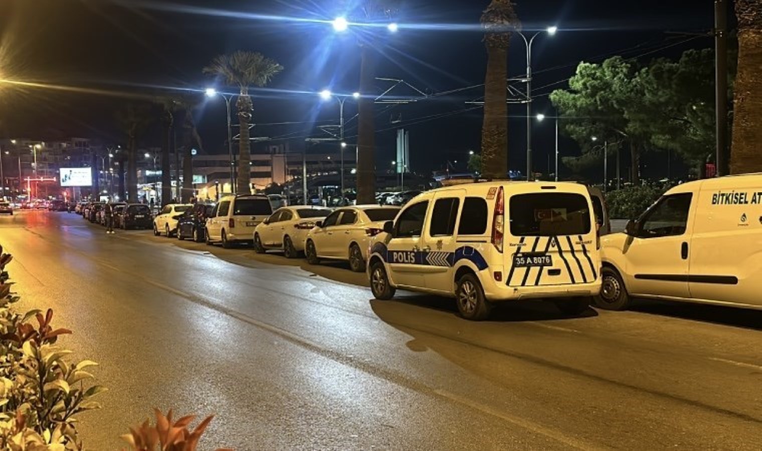 Yer İzmir… Sokakta tartıştığı kişiyi boğazından bıçakladı