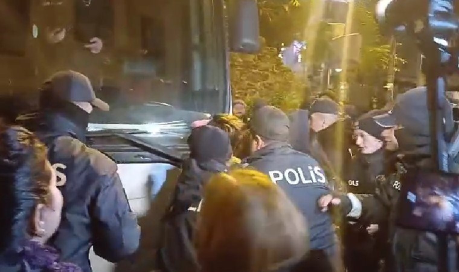 25 Kasım Kadına Yönelik Şiddete Karşı Mücadele gününe engel: Polis ablukaya aldı, gözaltılar başladı!