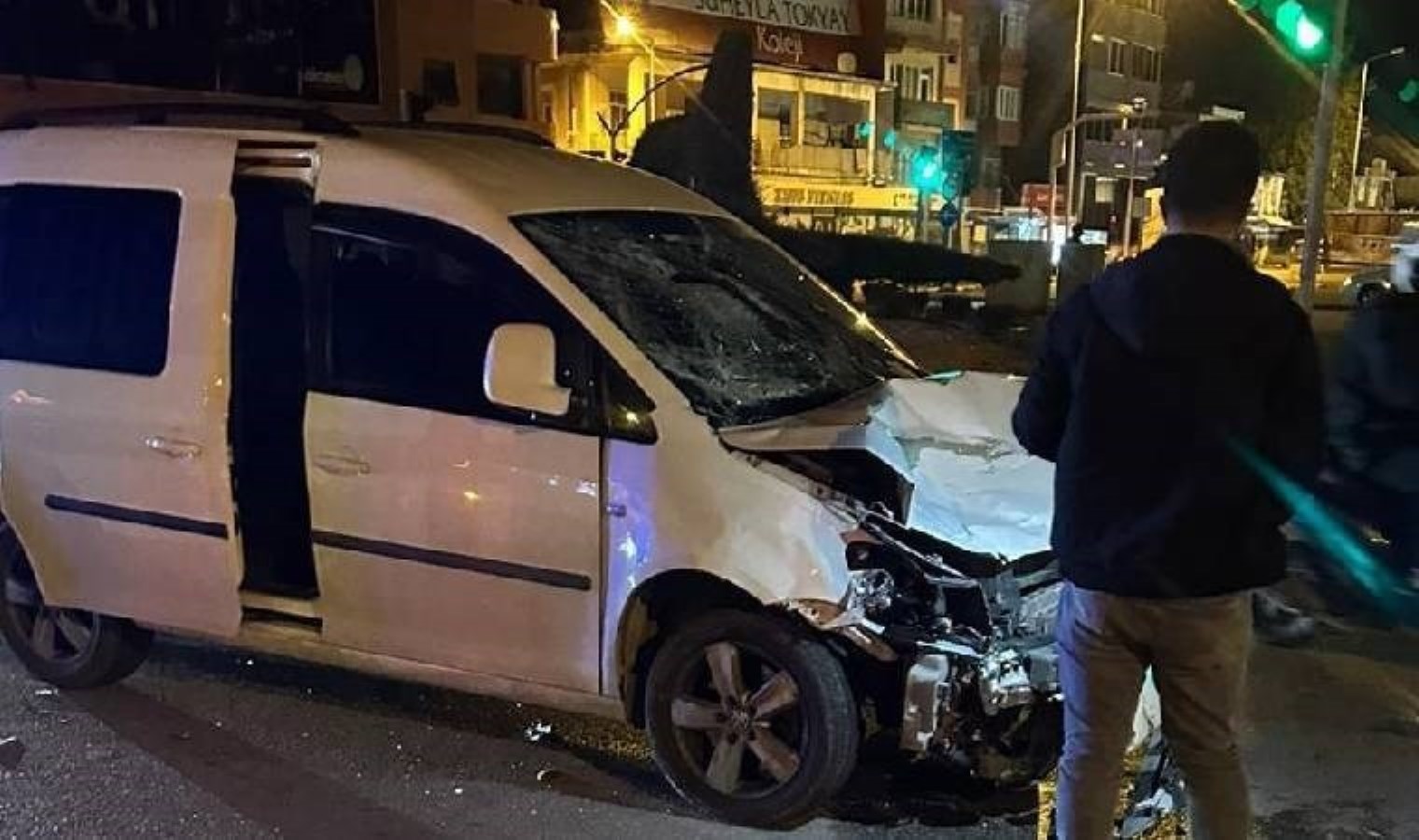 Adana’da feci kaza… Kamyonetle elektrikli bisiklet çarpıştı: Ölü ve yaralılar var!