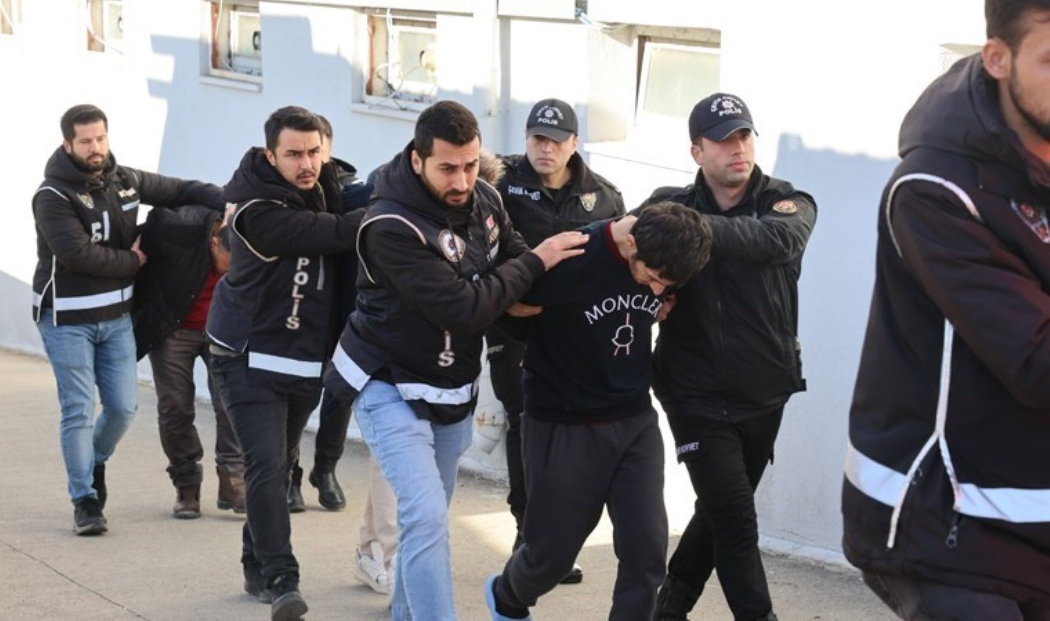 Adana’da operasyon: ‘Sahte para’ üreten şebeke çökertildi