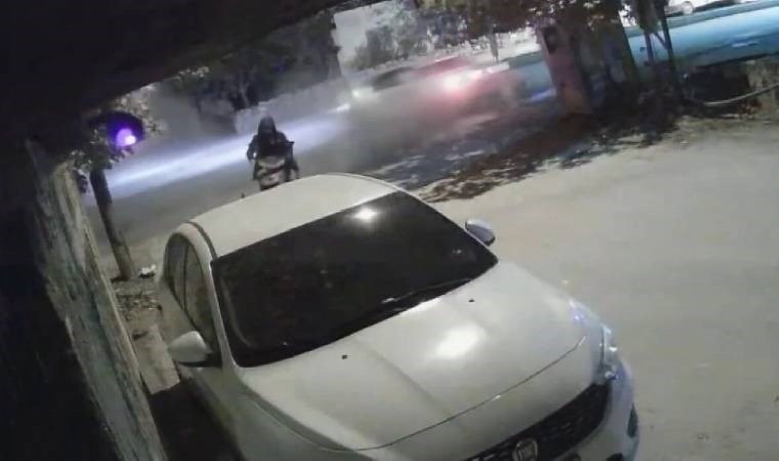 Adıyaman’da kavşakta korku dolu anlar… Ölümden kıl payı kurtuldu