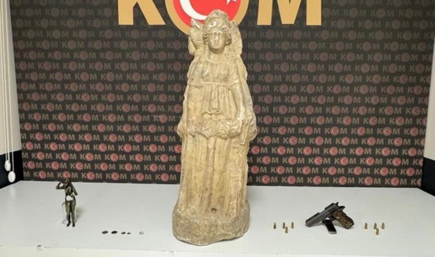 Afyonkarahisar’da 4 başlı Hekate heykeli ele geçirildi!