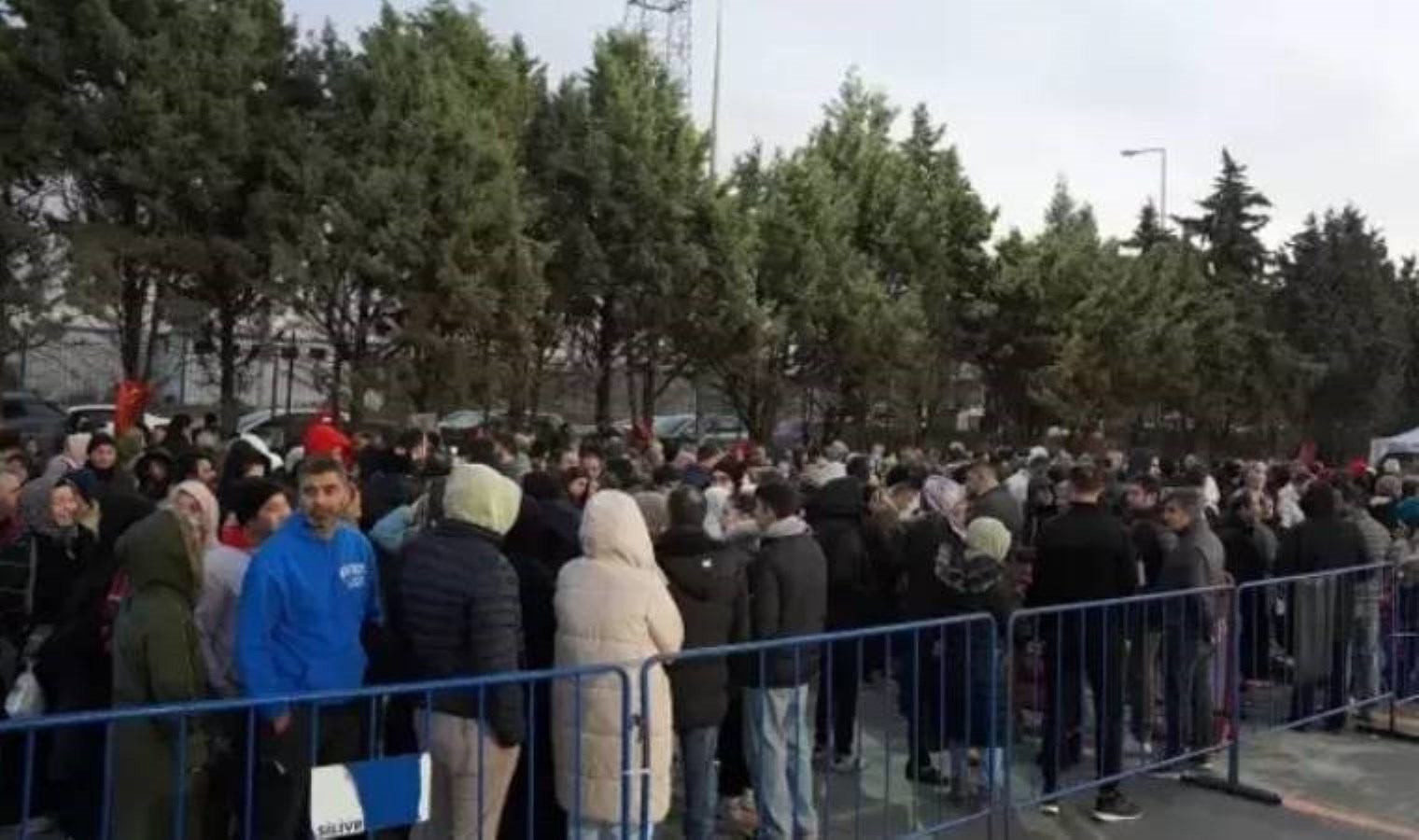 AKP yüzyılı… Bin TL’lik çek için çadır kurup beklediler