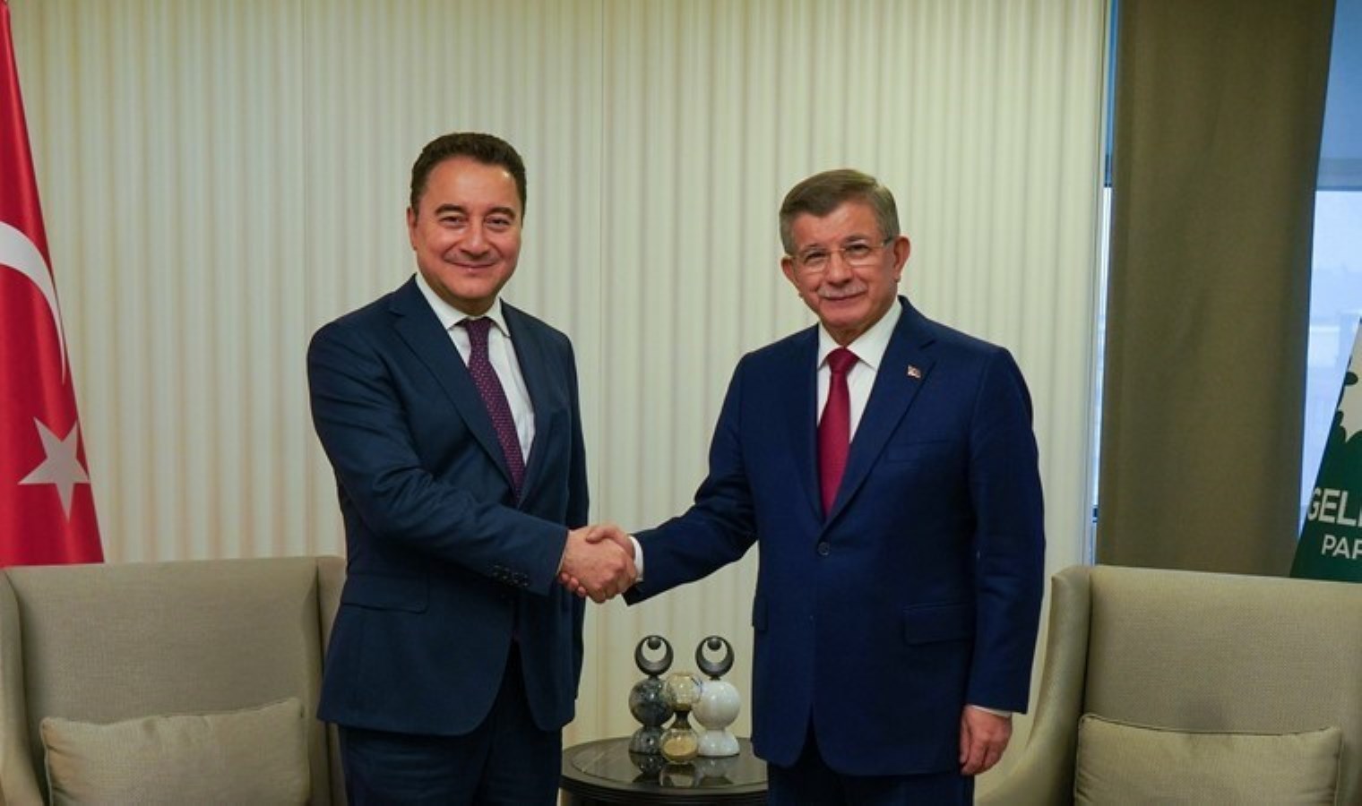 Ali Babacan, Ahmet Davutoğlu’nu ziyaret etti