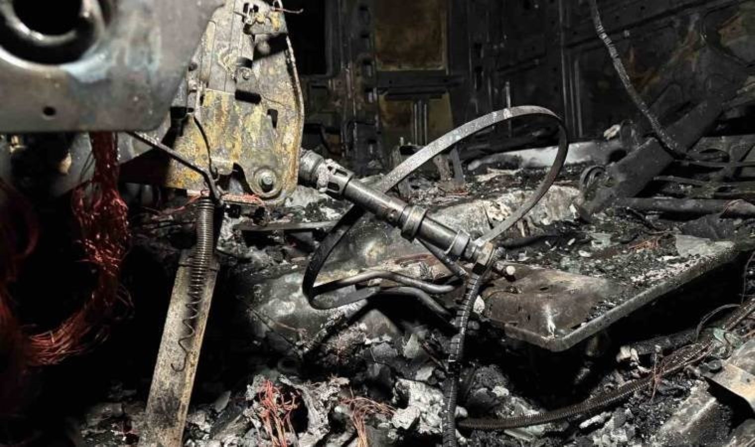 Anadolu Otoyolu’nda faciadan dönüldü! Küle dönen TIR’dan geriye demir yığını kaldı