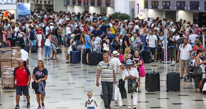 Antalya tüm zamanların turist rekorunu kırdı!