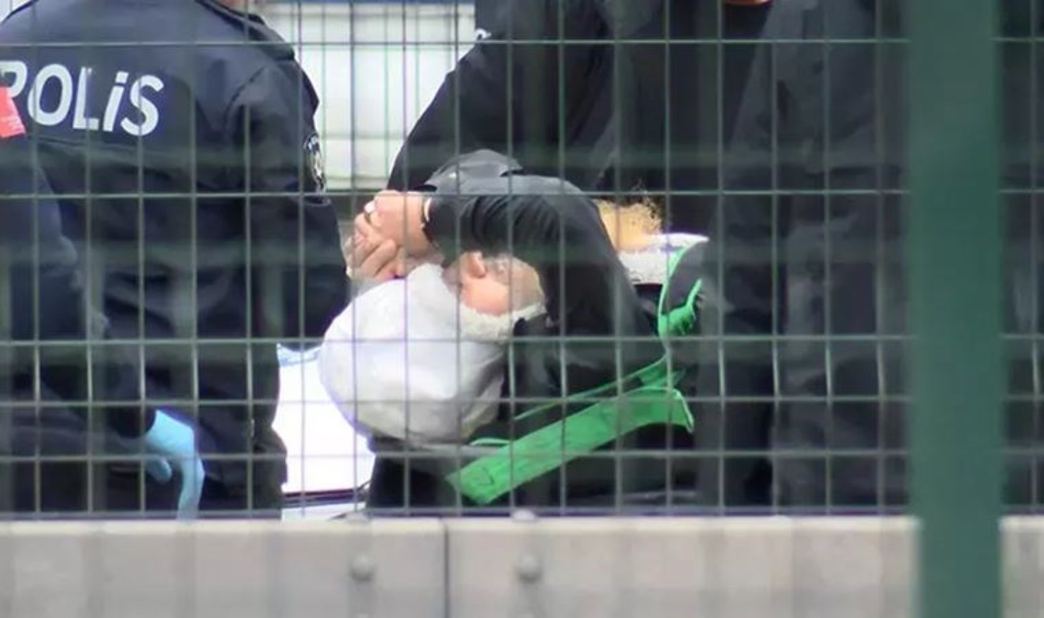 Aramızda dolaşıyormuş! İstanbul’da polise bıçak çeken şahsın IŞİD üyesi olduğu ortaya çıktı