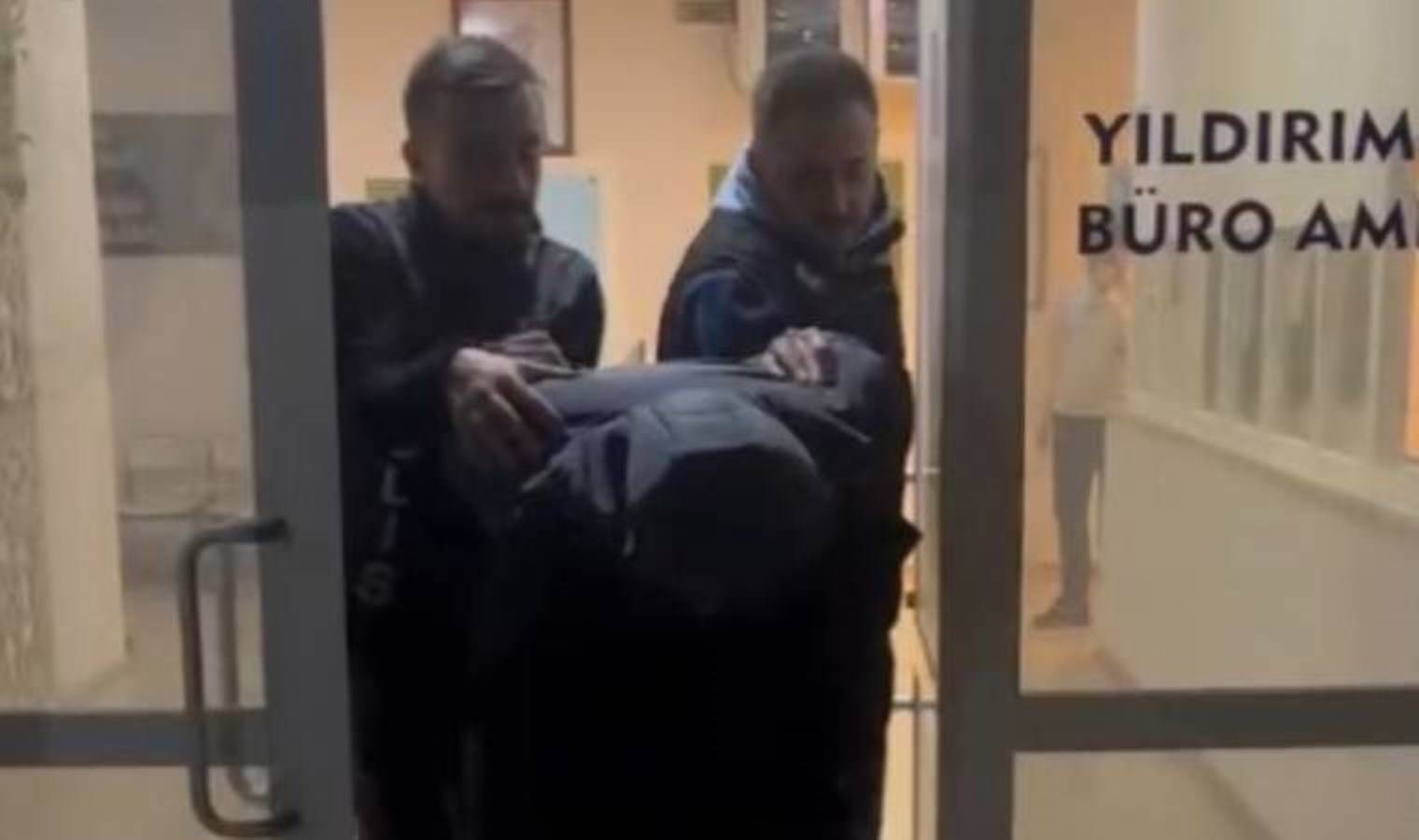 Arnavutköy’de dehşet… Haraç çetesi el bombasıyla iş yerine saldırdı