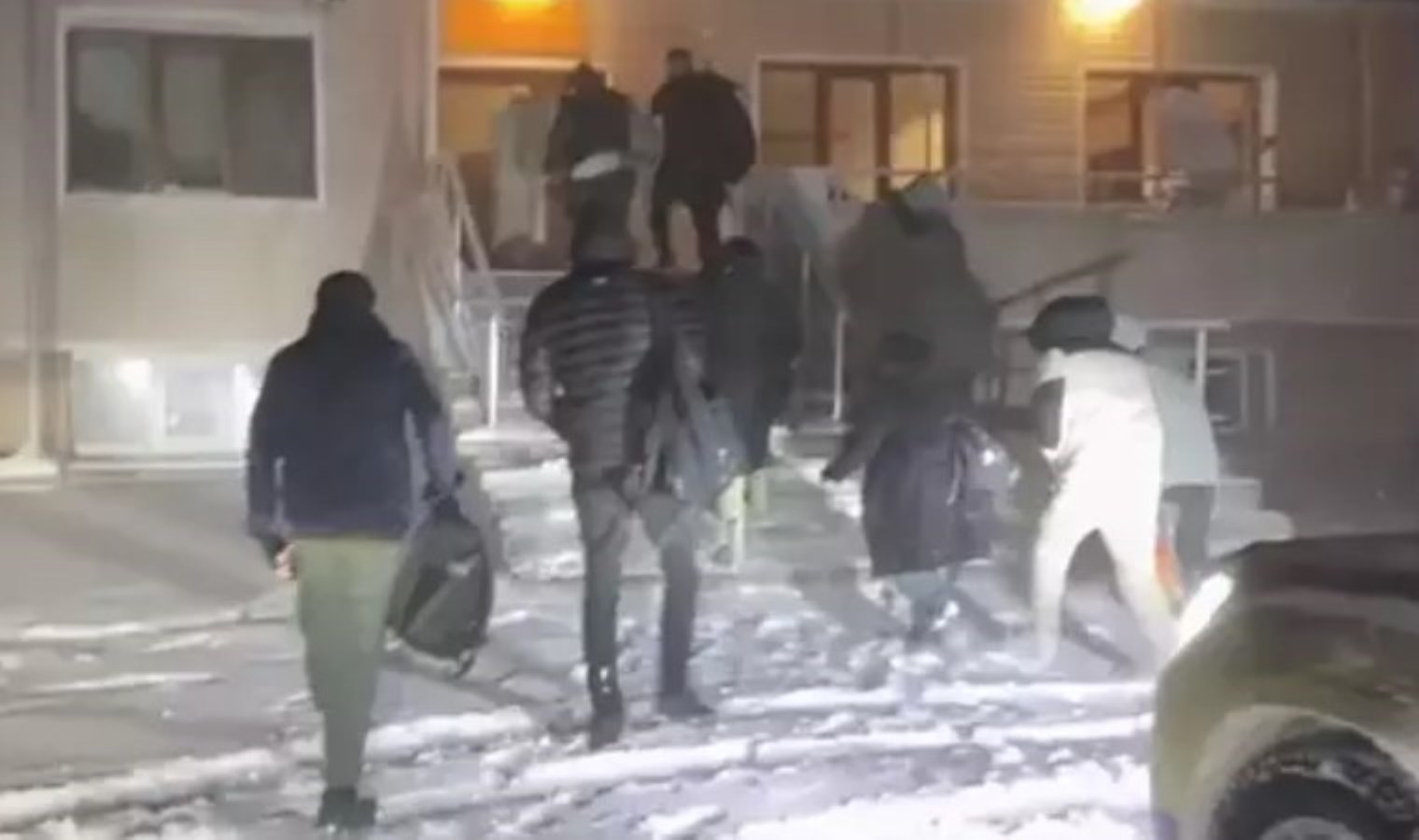 Artvin’de zamanla yarış: Karda mahsur kalan 48 öğrenci kurtarıldı