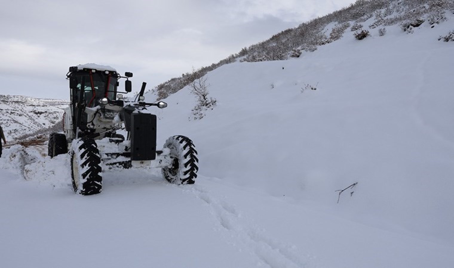 Bingöl’de kar yağışı hayatı olumsuz etkiledi: 88 köy yolu kapandı