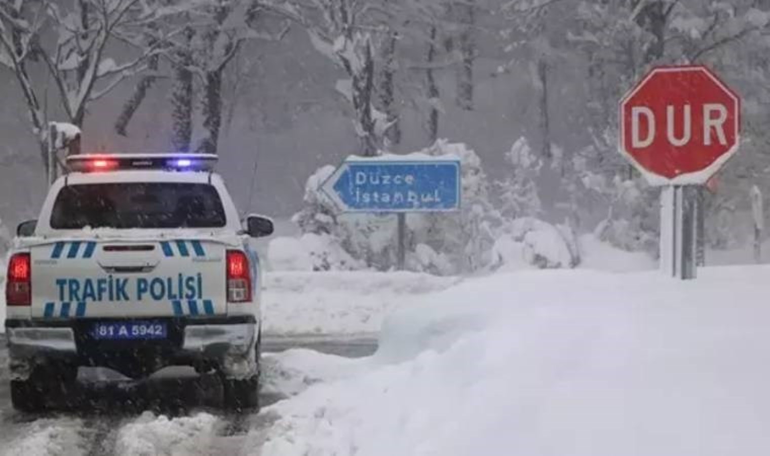 Bolu Dağı’nda yağış sürüyor… Sürücülere kar lastiği uyarısı