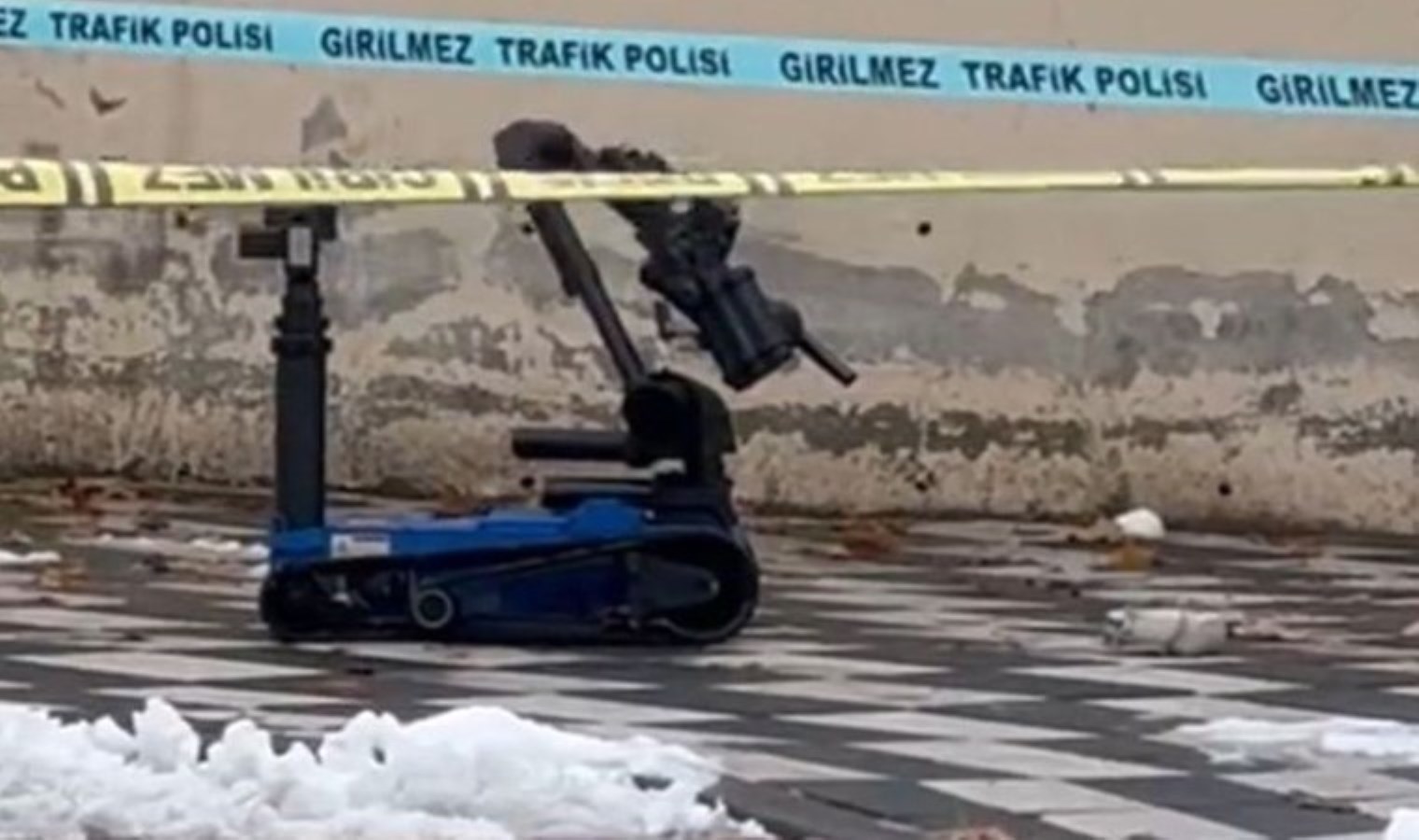 Bolu’da hareketli anlar: Askerlik şubesi yanında şüpheli çanta paniği!