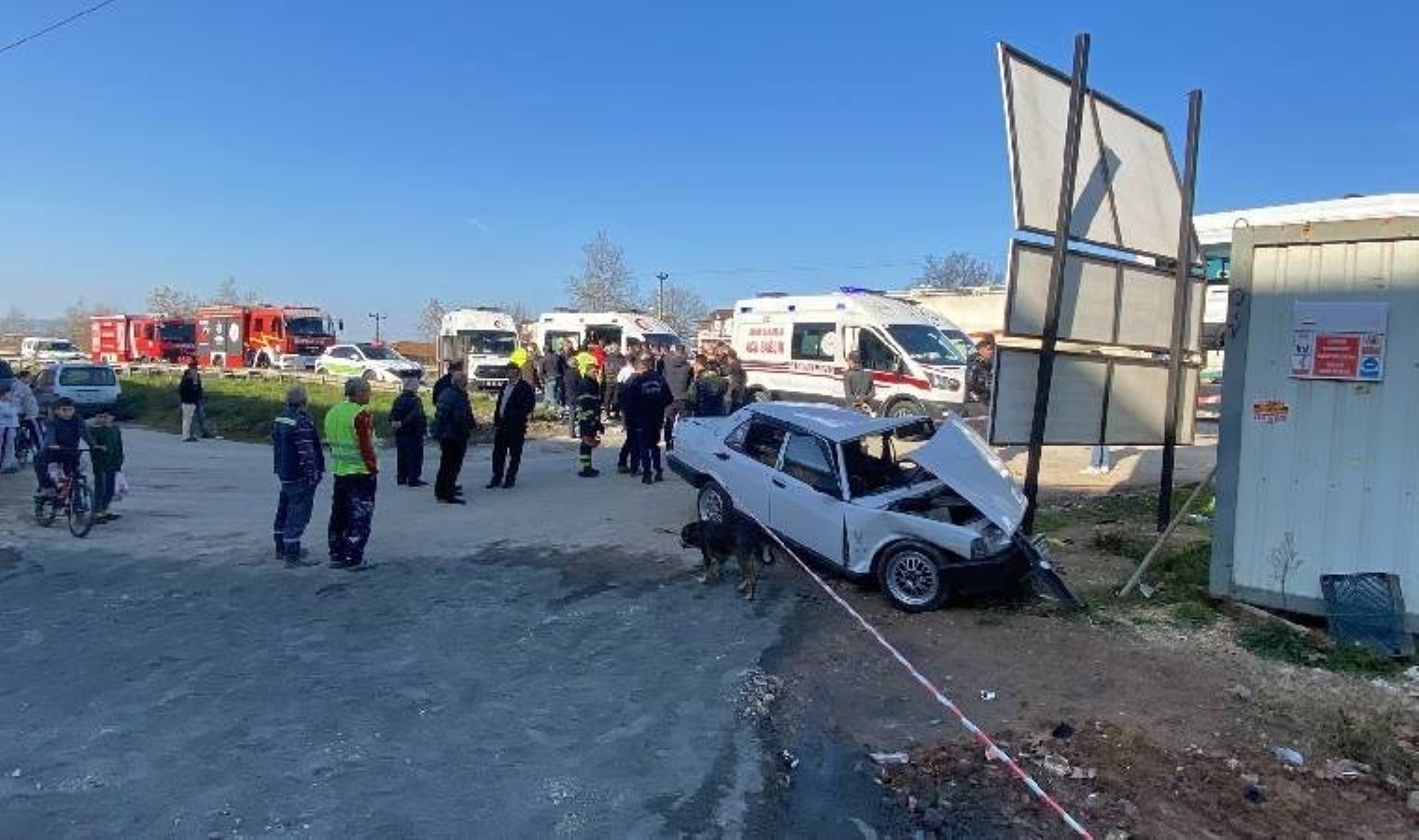 D-100 Karayolu’nda korkunç kaza… TIR’la çarpışan otomobil parçalandı: Çok sayıda yaralı var!