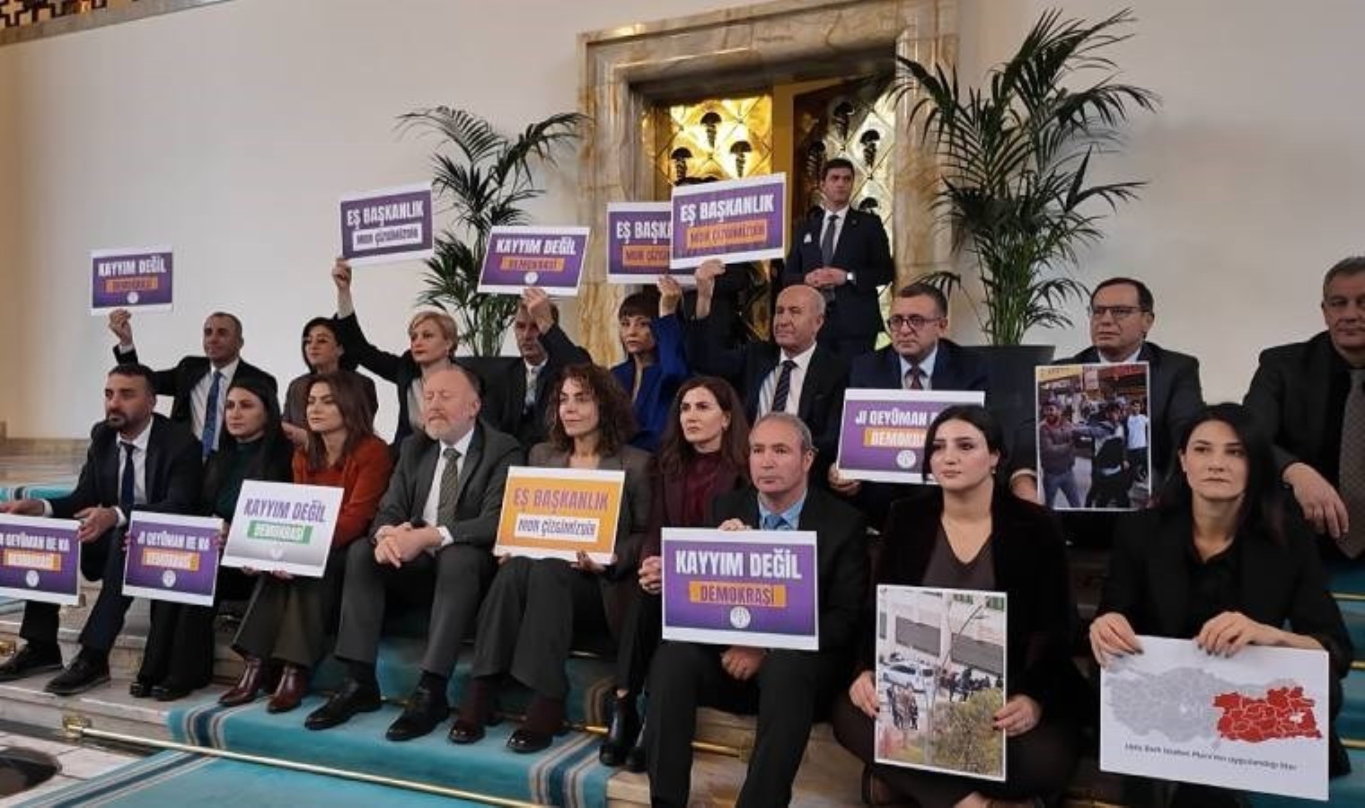 DEM Parti’den TBMM’de oturma eylemi!