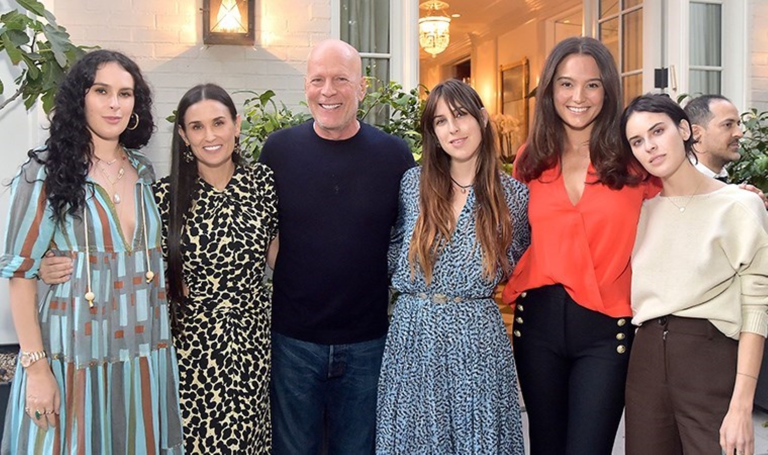 Demans hastalığıyla mücadele ediyordu… Bruce Willis’in son hali ortaya çıktı: Kızlarından duygulandıran paylaşım