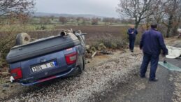 Direksiyon hakimiyetini kaybetti, araç ters döndü! Balıkesir’de korkunç kaza: 1 ölü, 2 yaralı