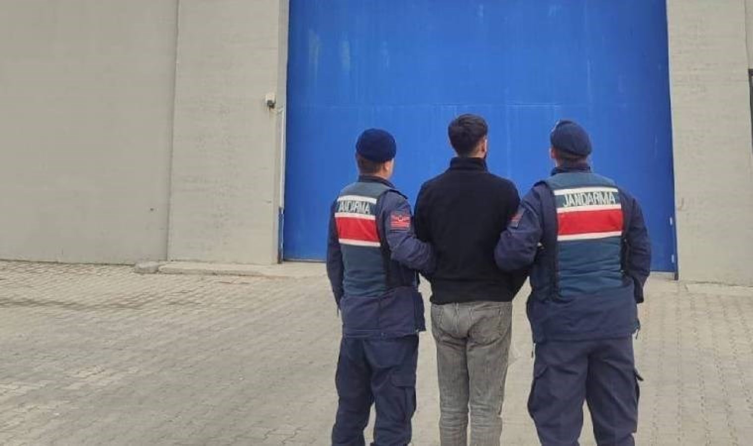 Dolandırıcılık suçundan aranıyordu… Yakalandı!