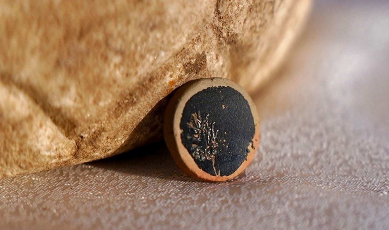 Düzce’de kazı ekibini şaşırtan olay: 2 bin yıllık ‘tiyatro bileti’ bulundu