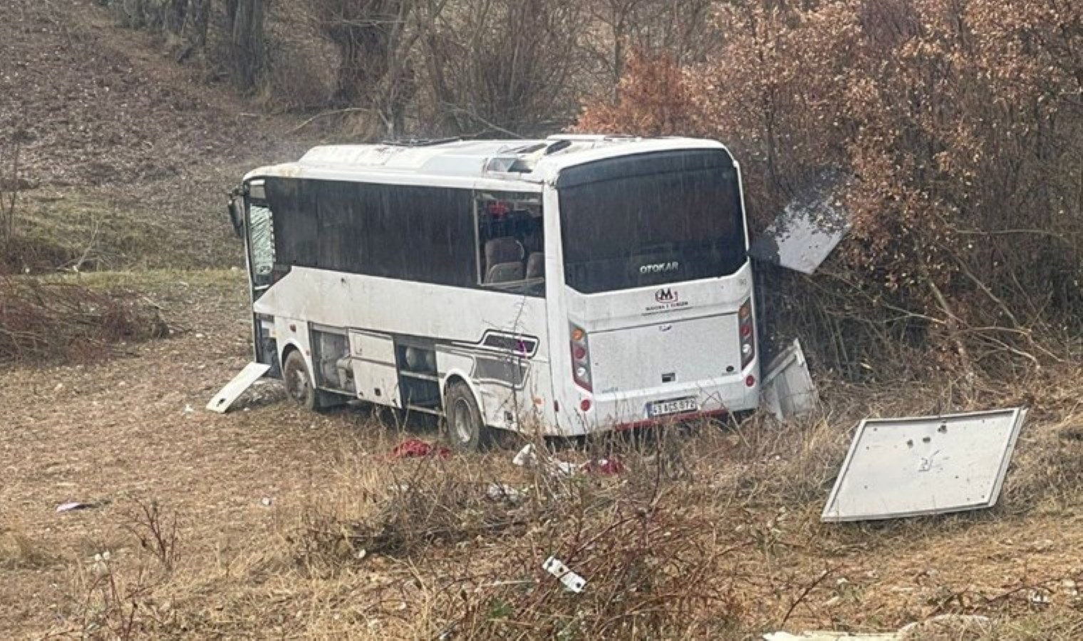 Emet’te feci kaza… Şoför direksiyon hakimiyetini kaybetti, işçi servisi yoldan çıktı: 9 yaralı