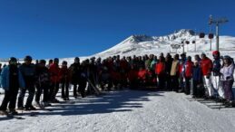 Erciyes’te yeni sezon başladı: Kayakseverler pistlerde