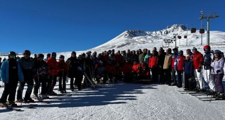 Erciyes’te yeni sezon başladı: Kayakseverler pistlerde