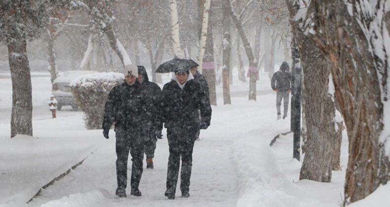 Erzurum’u kar vurdu… 1133 yerleşim yeri kapandı: Okullar tatil