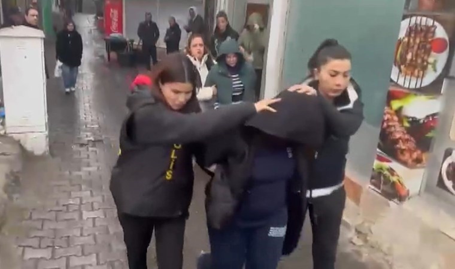 Fuhuş yaptırılan iş yerlerine ‘Barbie-21’ operasyonu! Konuşmalar deşifre oldu: ‘Kısa mı uzun mu kalacaksın?’