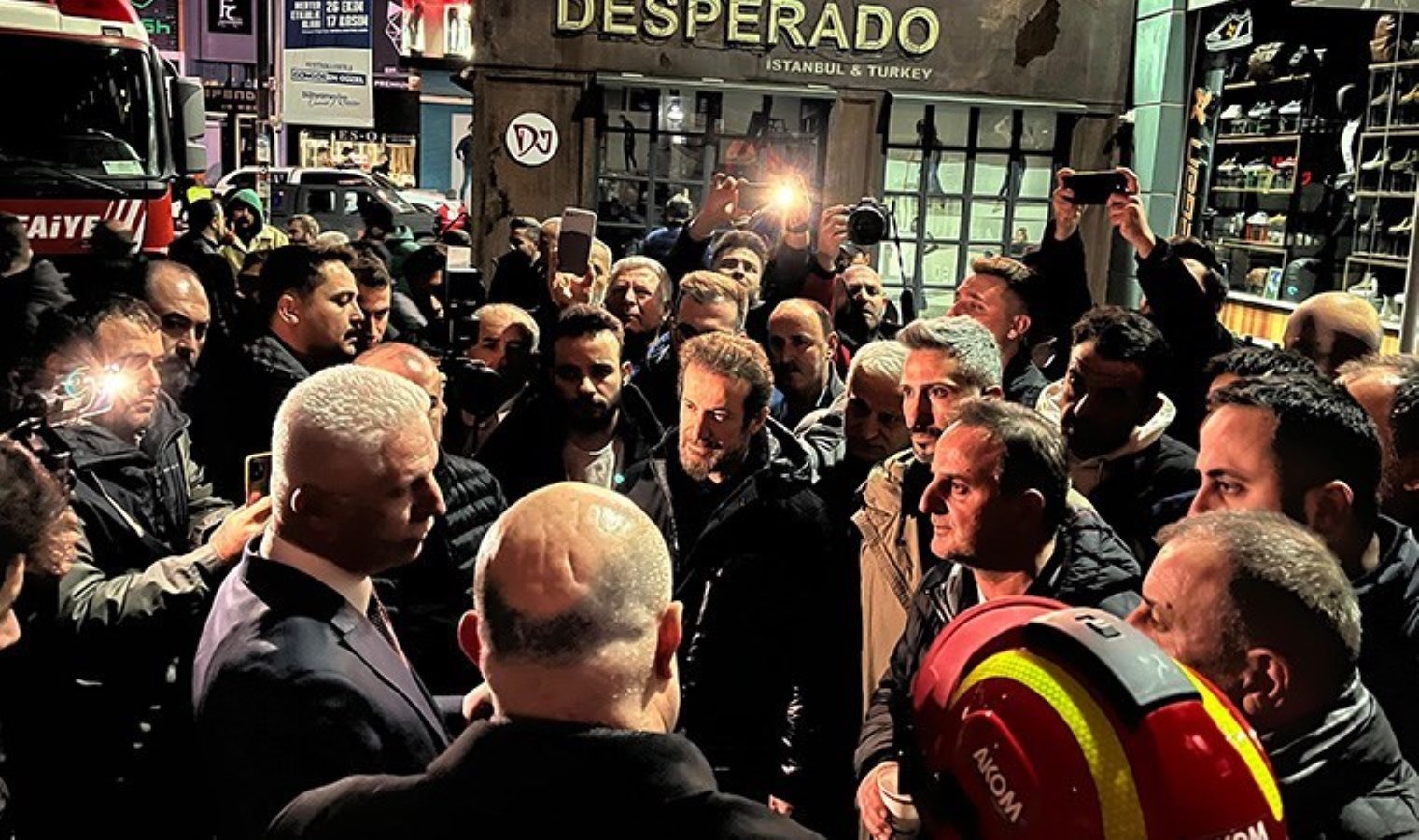 Güngören’de göçük… İstanbul Valisi Davut Gül: ‘Sağ salim kurtarmak için çalışmalar sürdürülüyor’