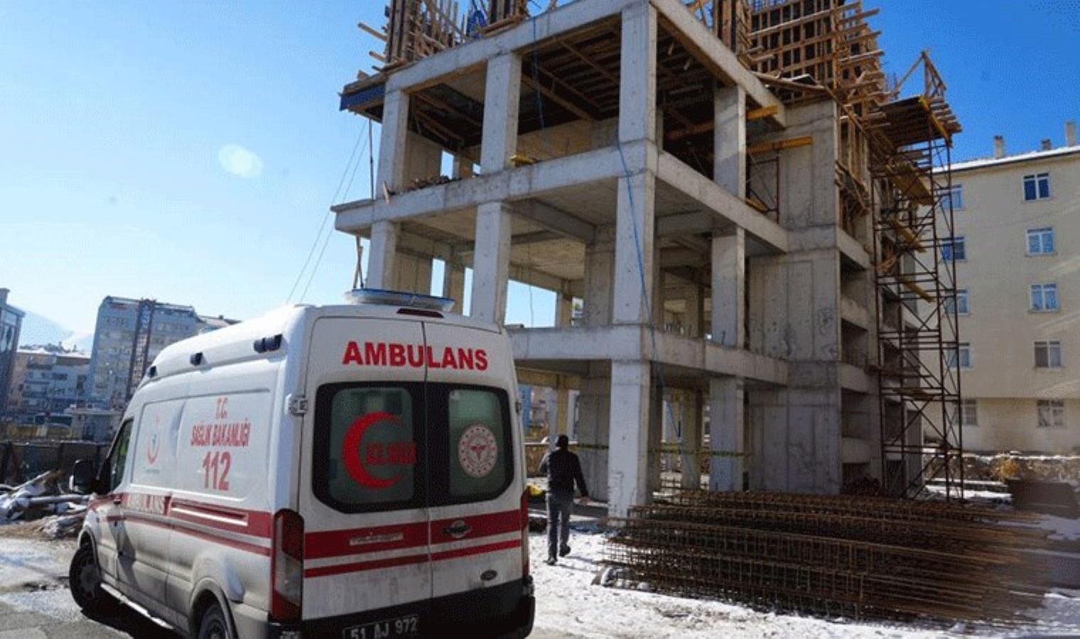 İşçiler fark etti: İnşaatta ceset bulundu!
