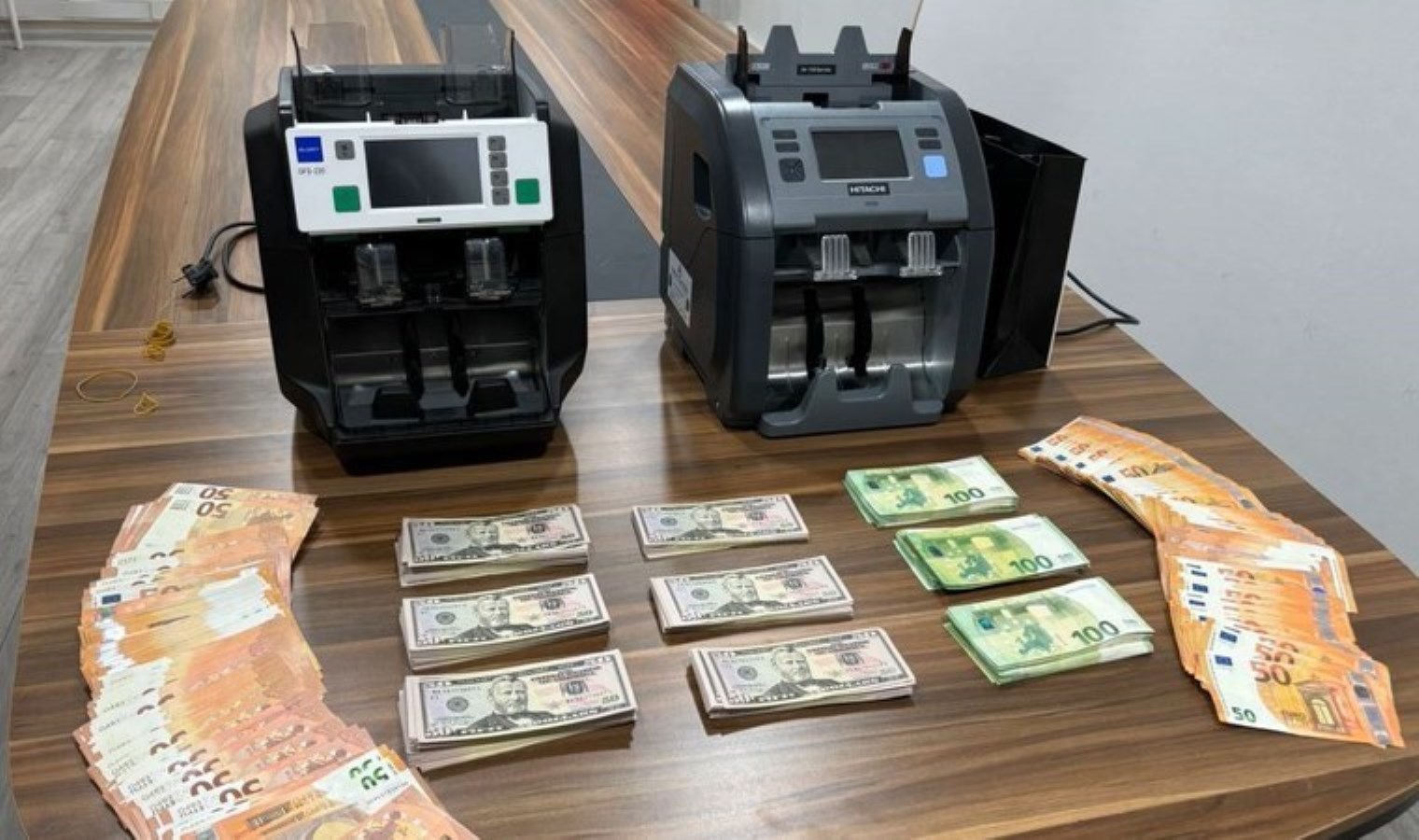 İstanbul Bağcılar’da otele ‘sahte döviz’ operasyonu: 25 bin sahte dolar, 58 bin sahte Euro banknot…