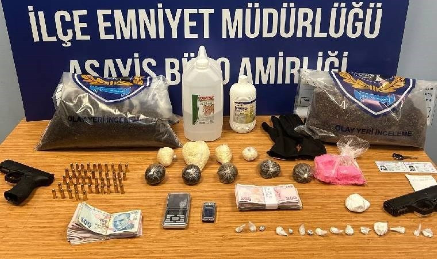 İstanbul’da parkta uyuşturucu operasyonu: Gözaltılar var!