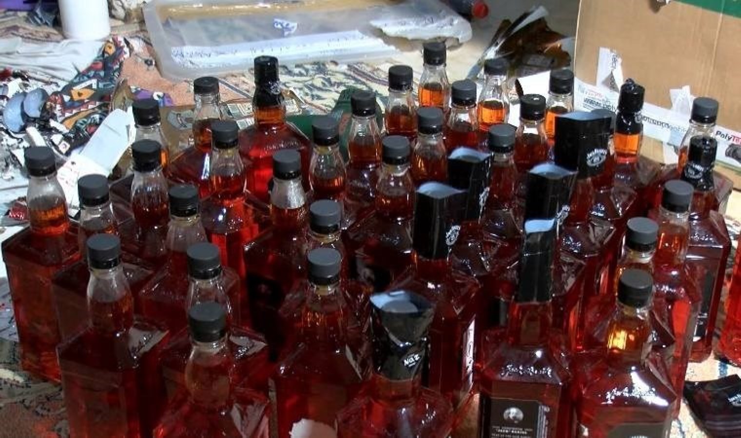 İstanbul’da sahte içki operasyonu: Yüzlerce şişe ele geçirildi!