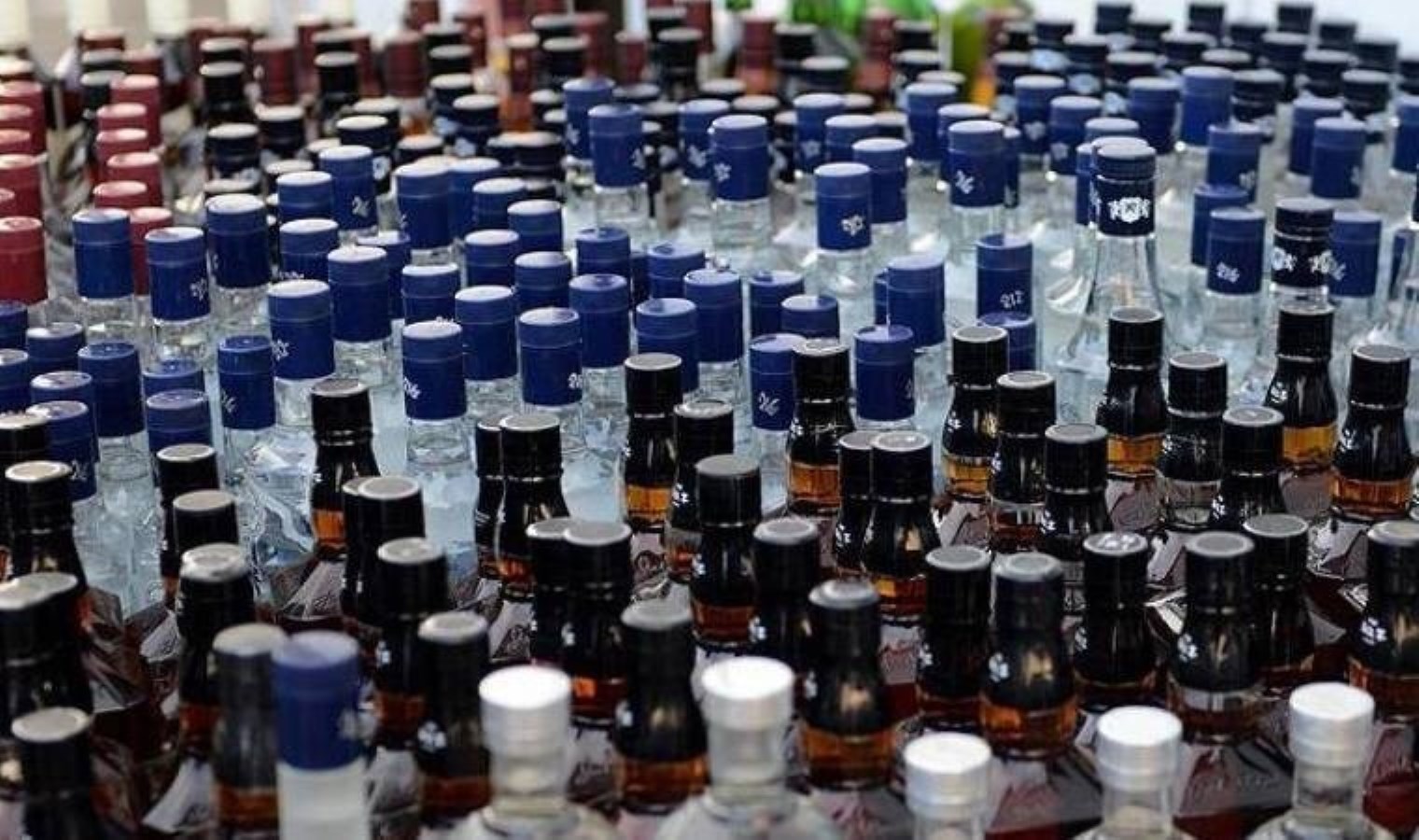 İstanbul’da yılbaşı öncesi kaçak içki operasyonu! 300 ton sahte alkol ele geçirildi
